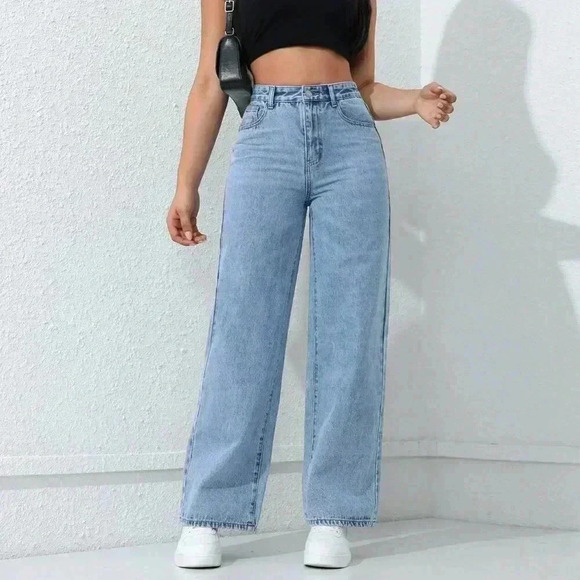 Light Wash Casual Women's Loose Fit Straight-Leg Jeans With Pockets - Picture 4 of 6